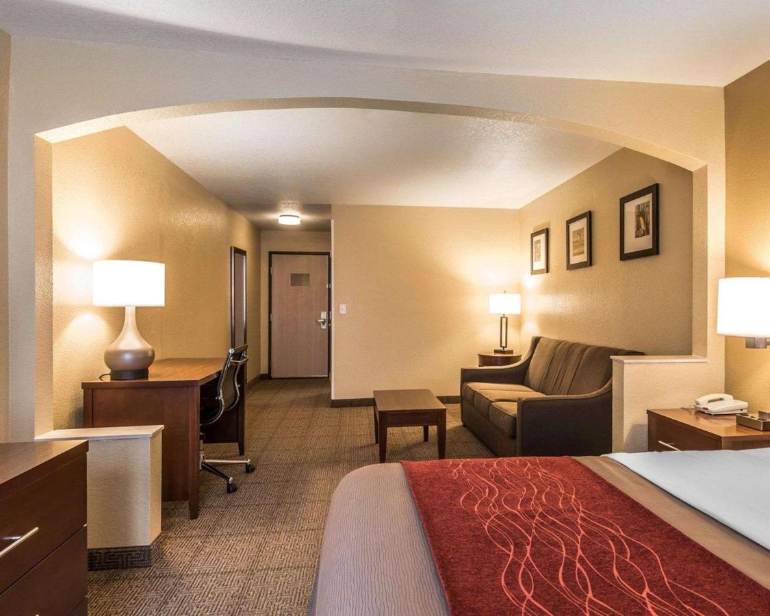 King Room with Sofa Bed - Non-Smoking at Quality Inn & Suites Bethany