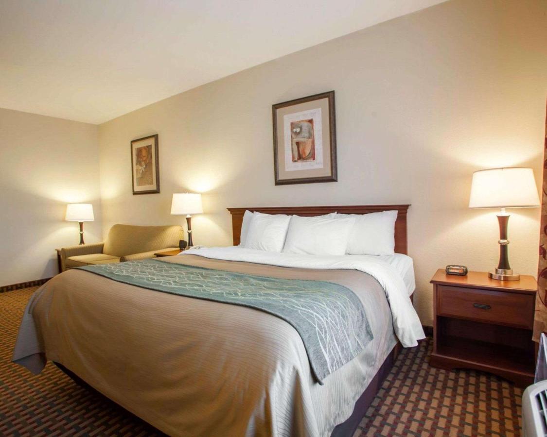 King Suite - Non-Smoking at Comfort Inn & Suites Harrisonville