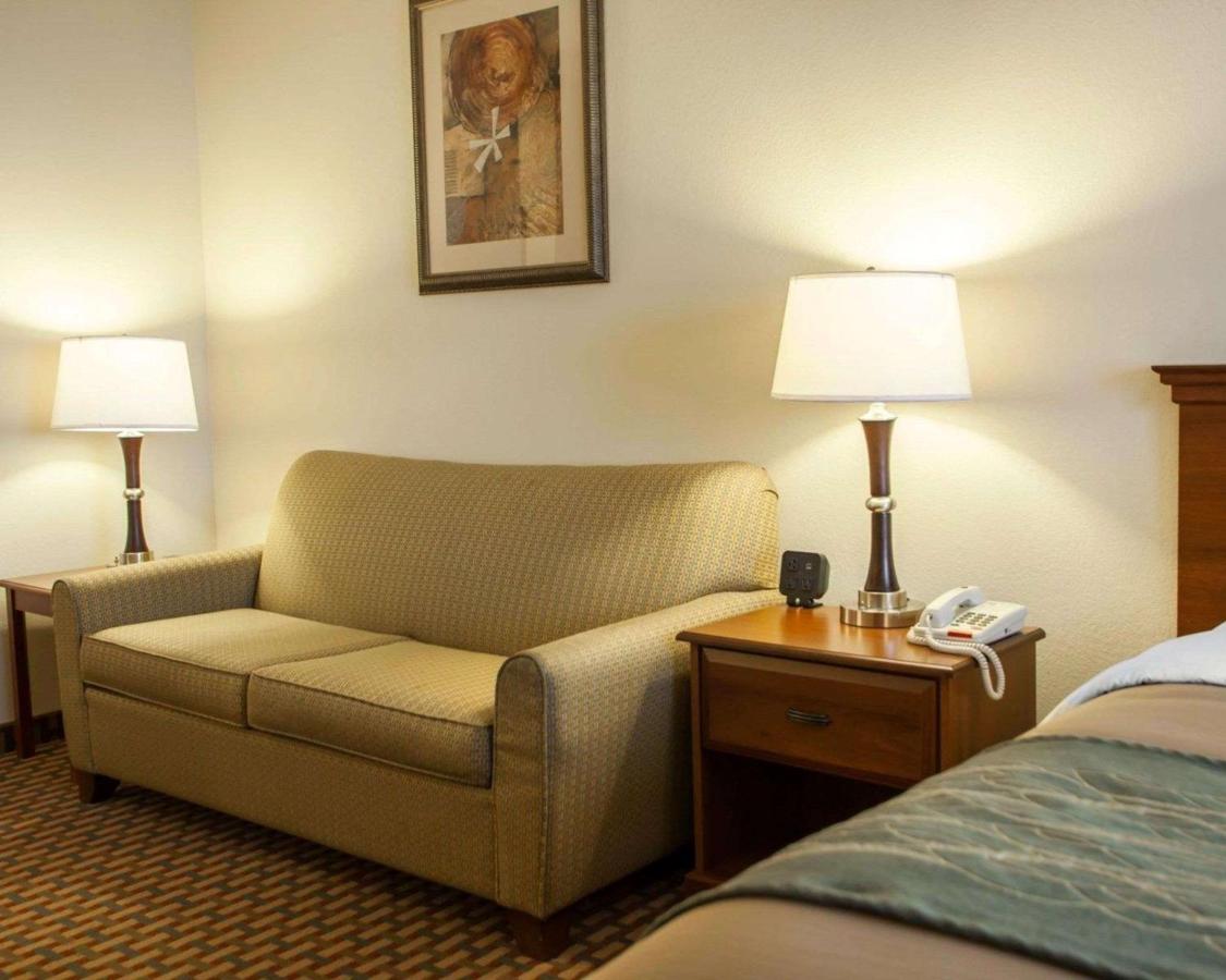 King Suite - Non-Smoking at Comfort Inn & Suites Harrisonville