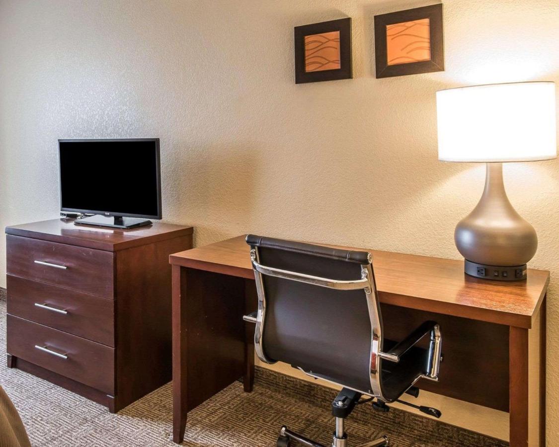 Standard King Room - Non-Smoking  at Quality Inn & Suites Bethany