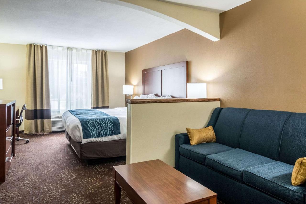 King Suite with Sofa Bed - Non-Smoking at Comfort Inn & Suites - Hannibal
