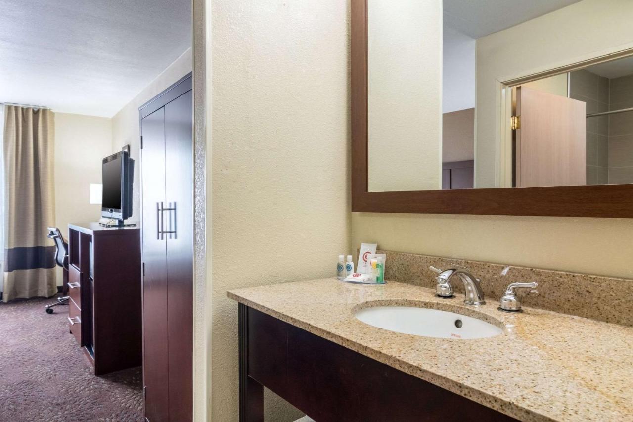 King Room - Non-Smoking at Comfort Inn & Suites - Hannibal