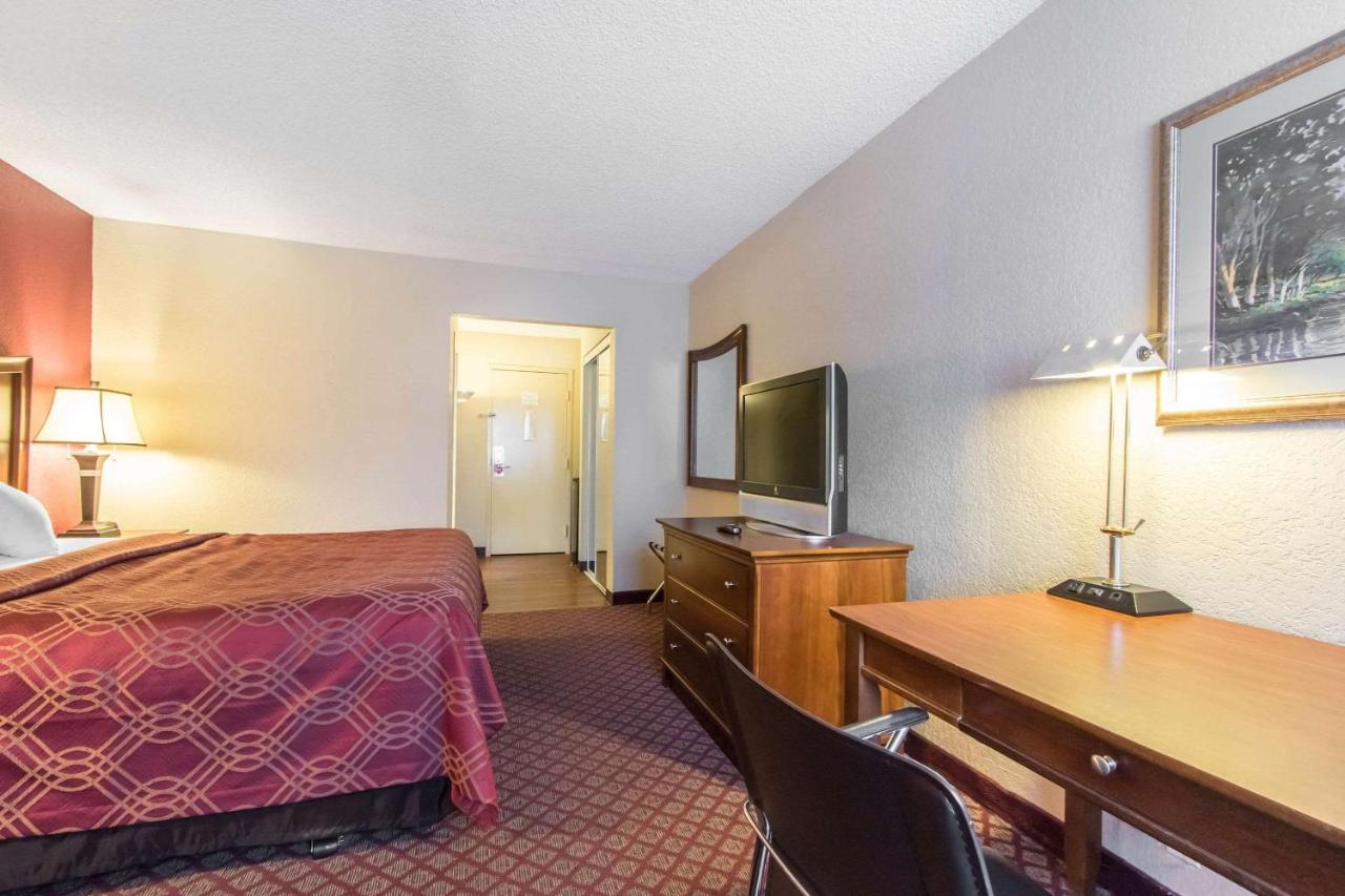 King Room - Smoking  at Greenstay Hotel Joplin Missouri