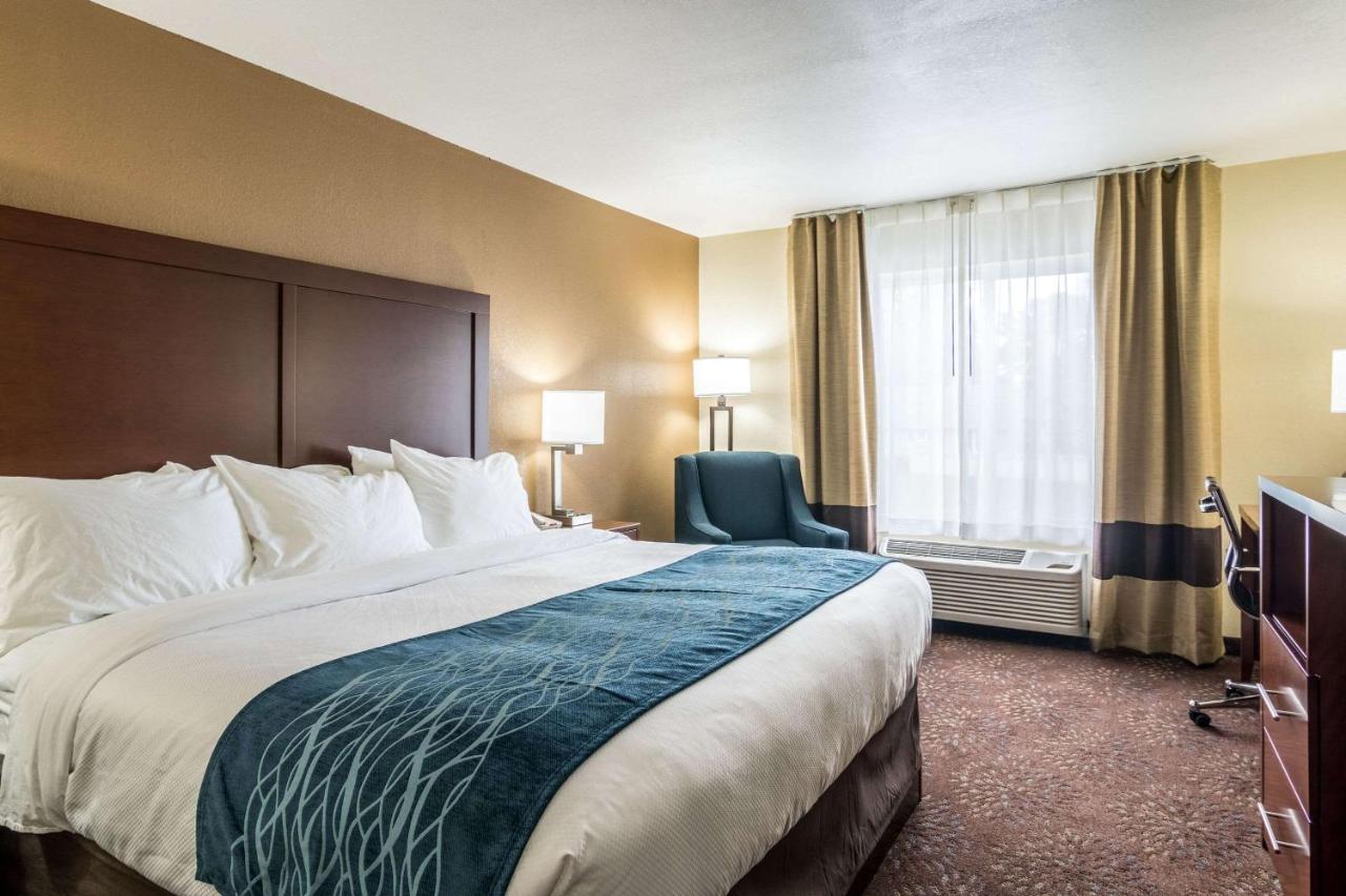 King Room - Non-Smoking at Comfort Inn & Suites - Hannibal