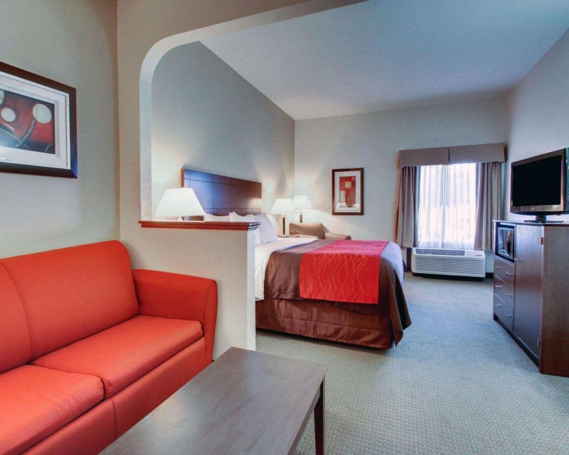 King Suite - Non-Smoking at Comfort Inn & Suites Moss Point Pascagoula