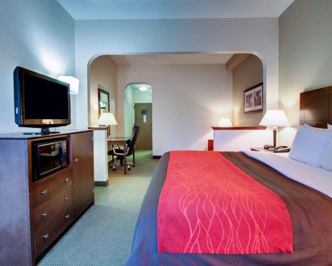 King Suite - Non-Smoking at Comfort Inn & Suites Moss Point Pascagoula