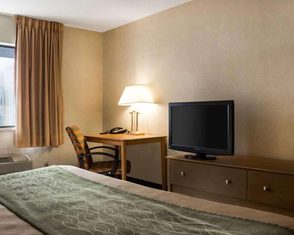 King Room - Non-Smoking at Comfort Inn Jamestown South