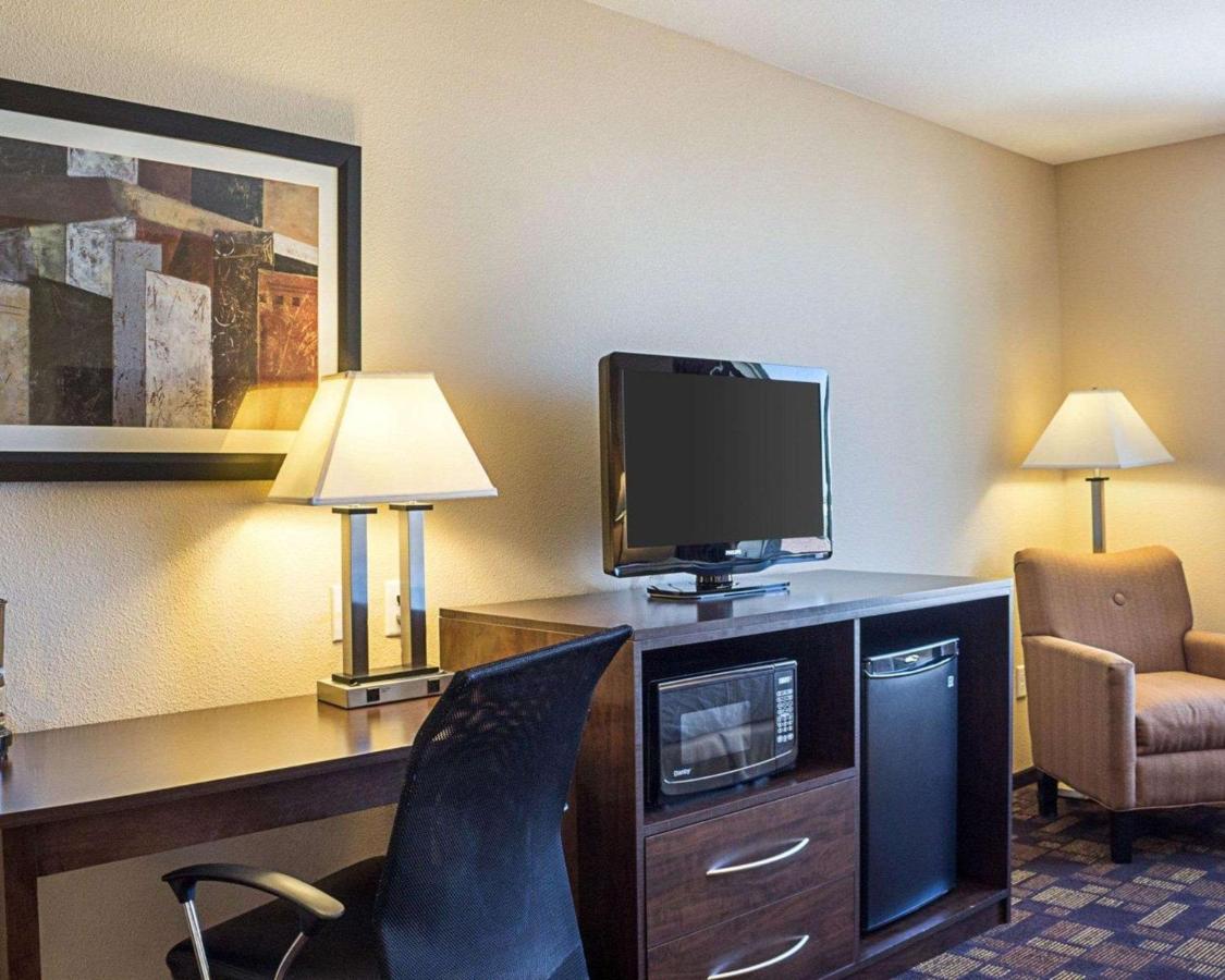 King Room - Non-Smoking at Quality Inn & Suites Minot North