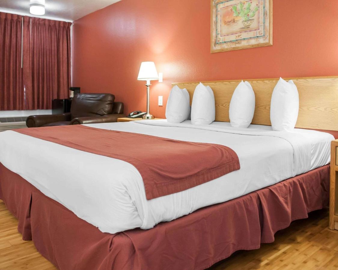 King Room - Non-Smoking at Econo Lodge Albuquerque Old Town