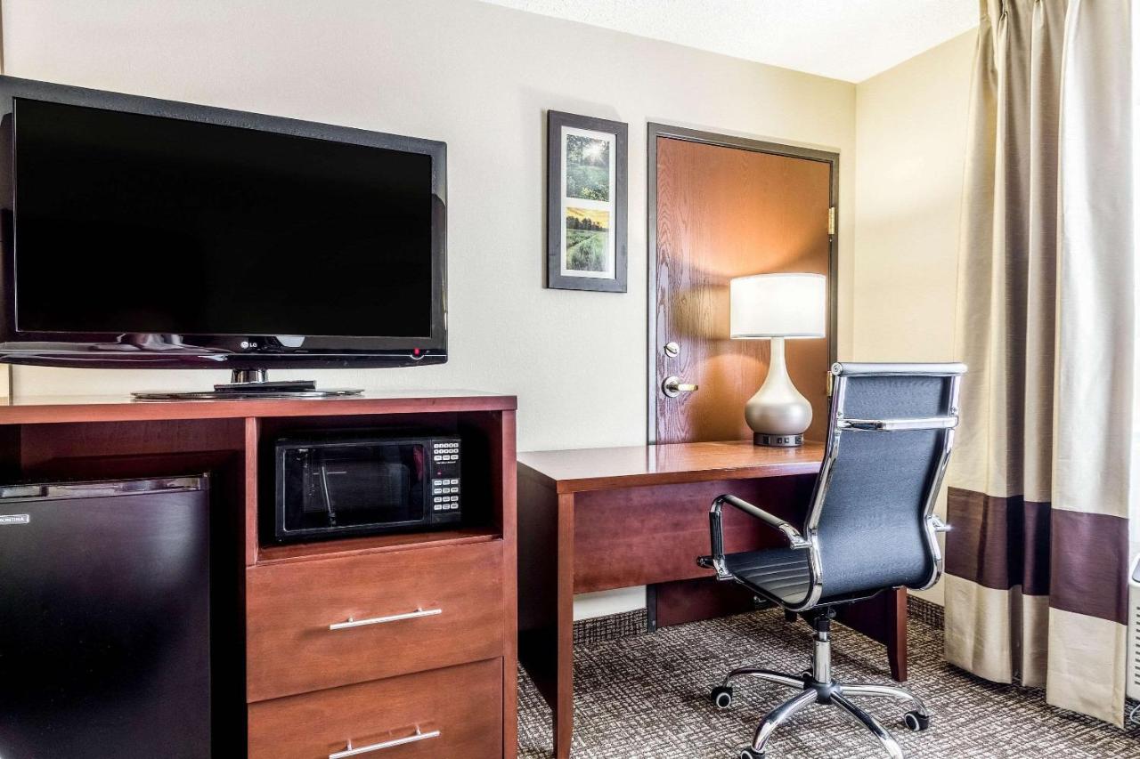 King Room - Non-Smoking at Comfort Inn Norwalk - Sandusky