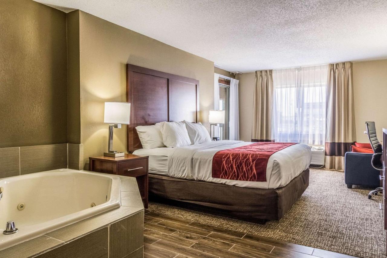 King Suite with Whirlpool - Non-Smoking at Comfort Inn Norwalk - Sandusky