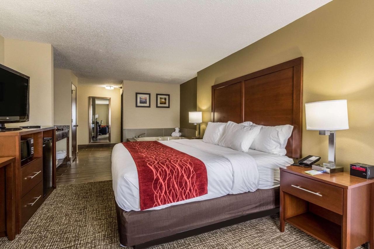 King Suite with Whirlpool - Non-Smoking at Comfort Inn Norwalk - Sandusky