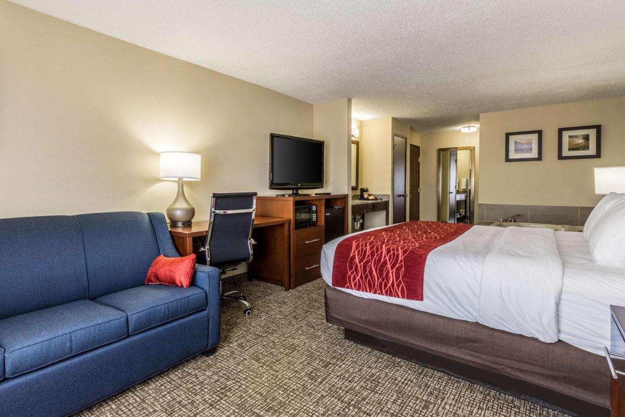 King Suite with Whirlpool - Non-Smoking at Comfort Inn Norwalk - Sandusky