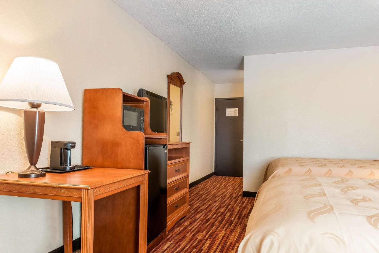 Double Room with Two Double Beds - Smoking at Quality Inn