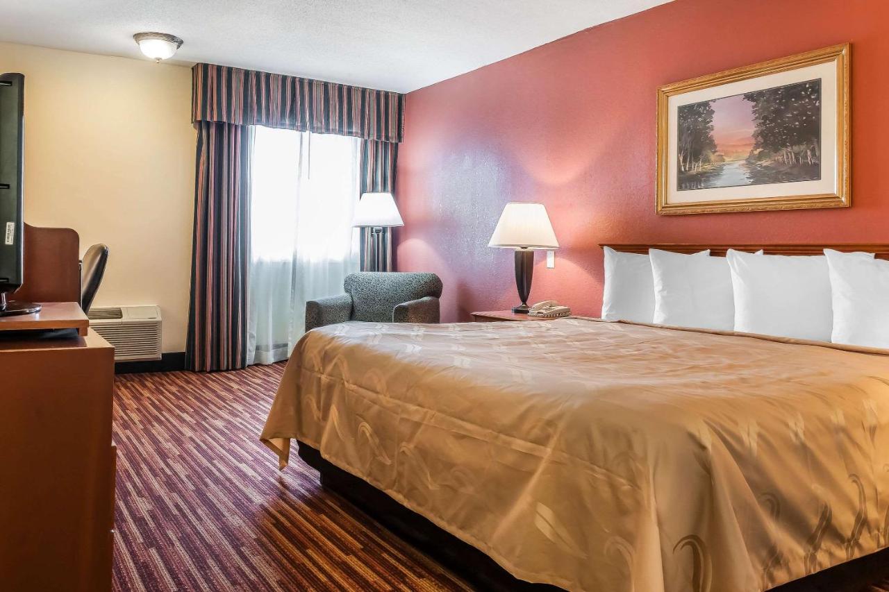King Room - Smoking at Quality Inn