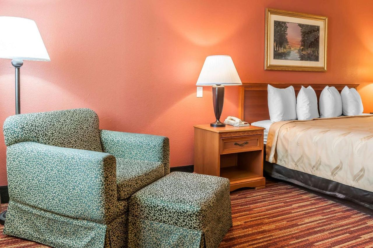 King Room - Smoking at Quality Inn