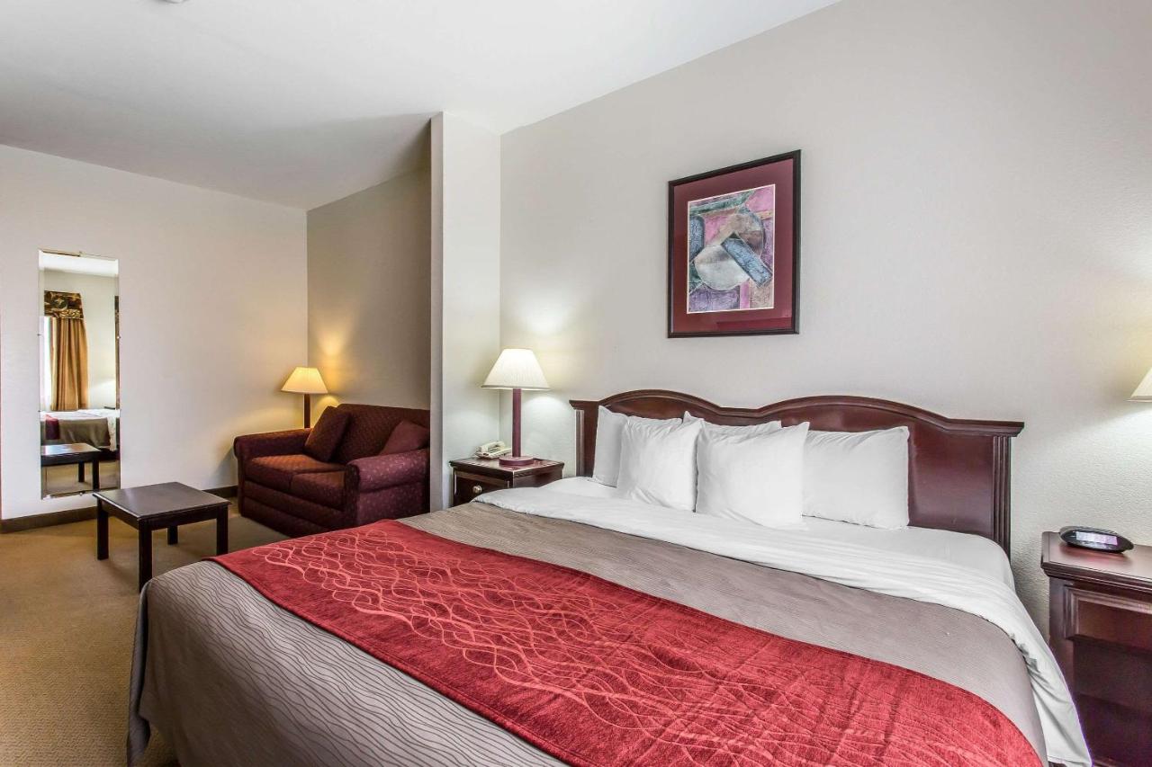 King Suite - Non-Smoking at Quality Inn & Suites Guymon East