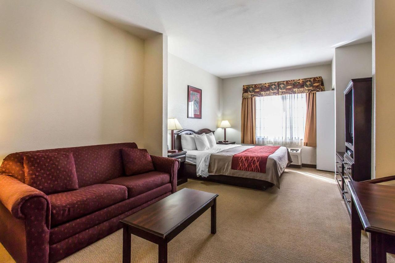 King Suite - Non-Smoking at Quality Inn & Suites Guymon East