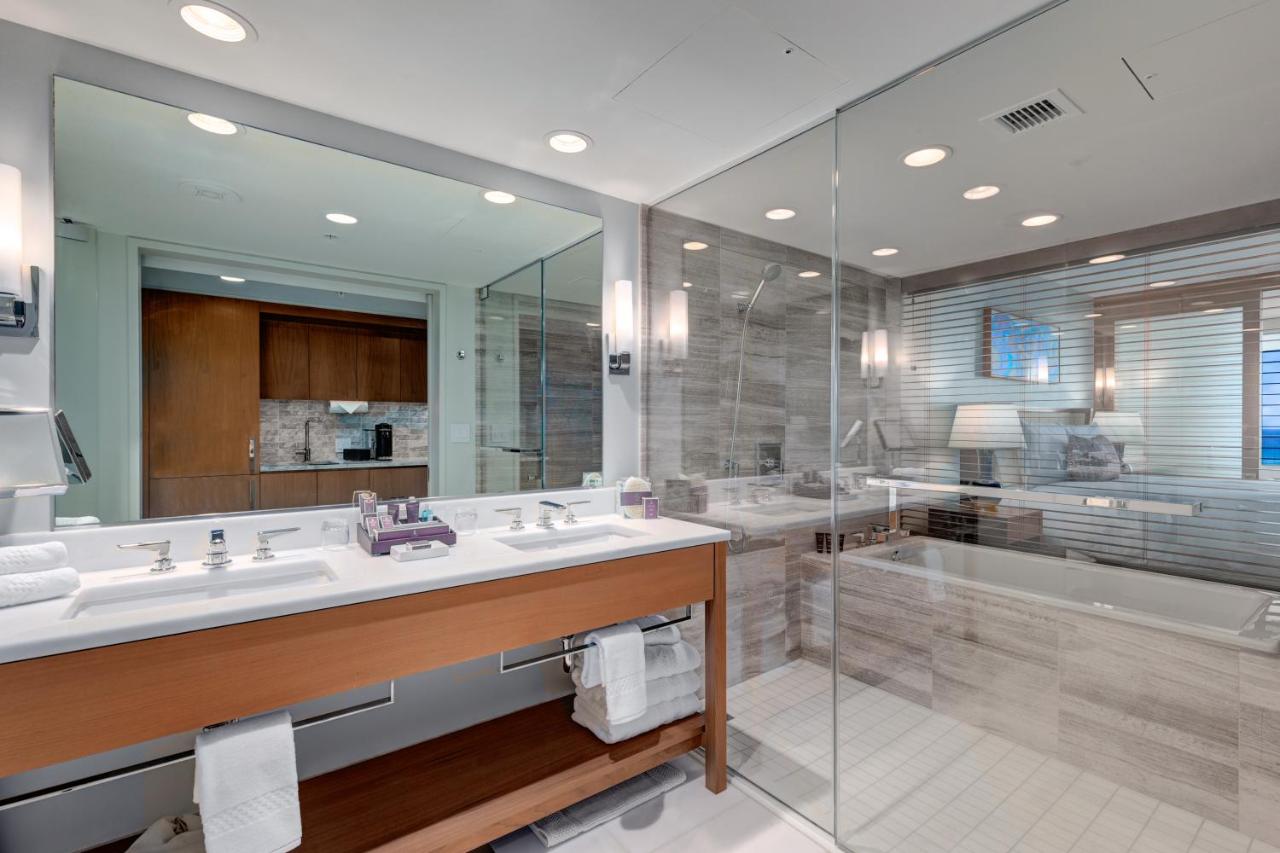 Deluxe Ocean View Studio at Real Select at the Ritz Carlton Residences, Waikiki Beach