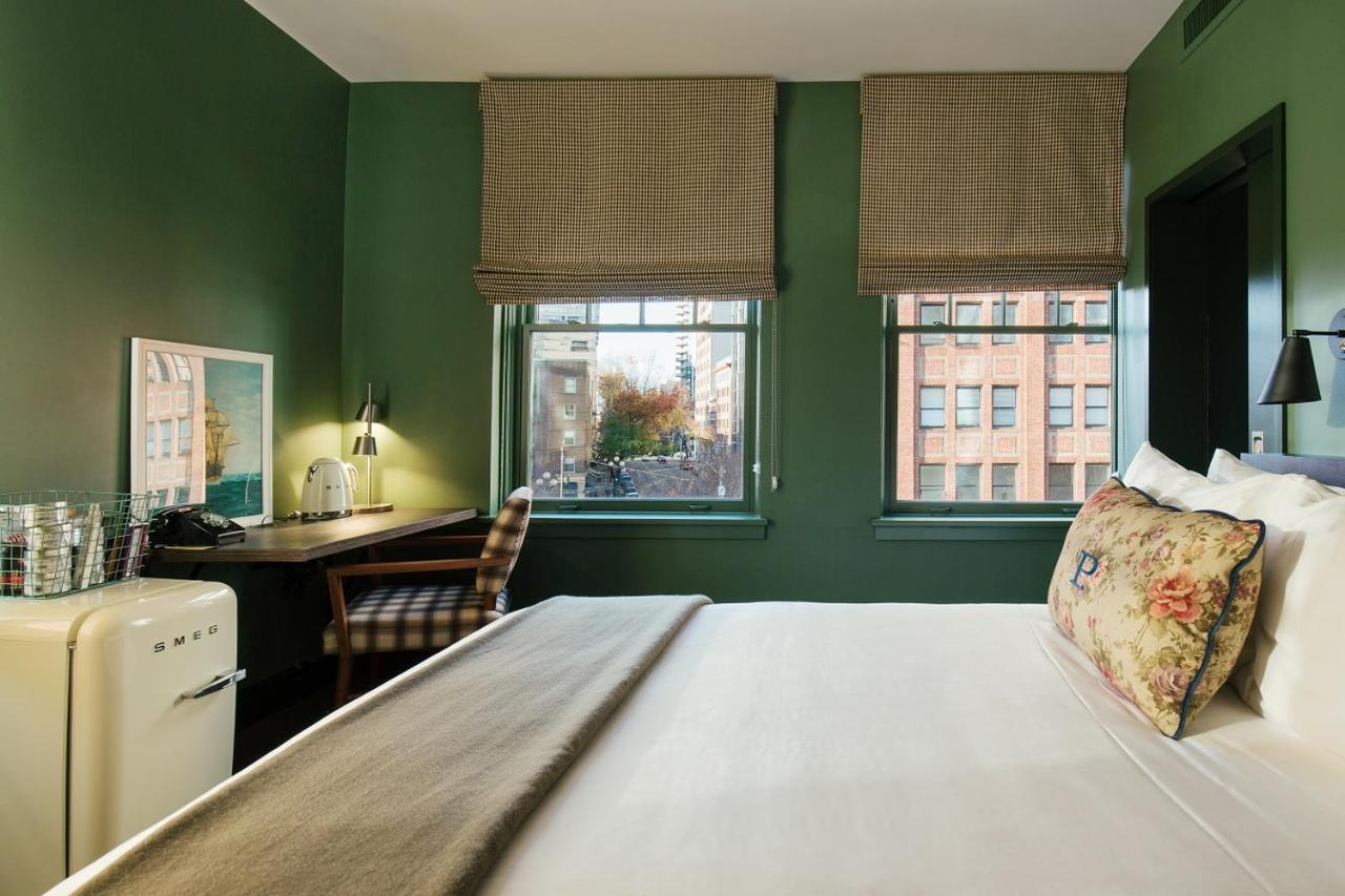 Deluxe Queen Room with View at Palihotel Seattle