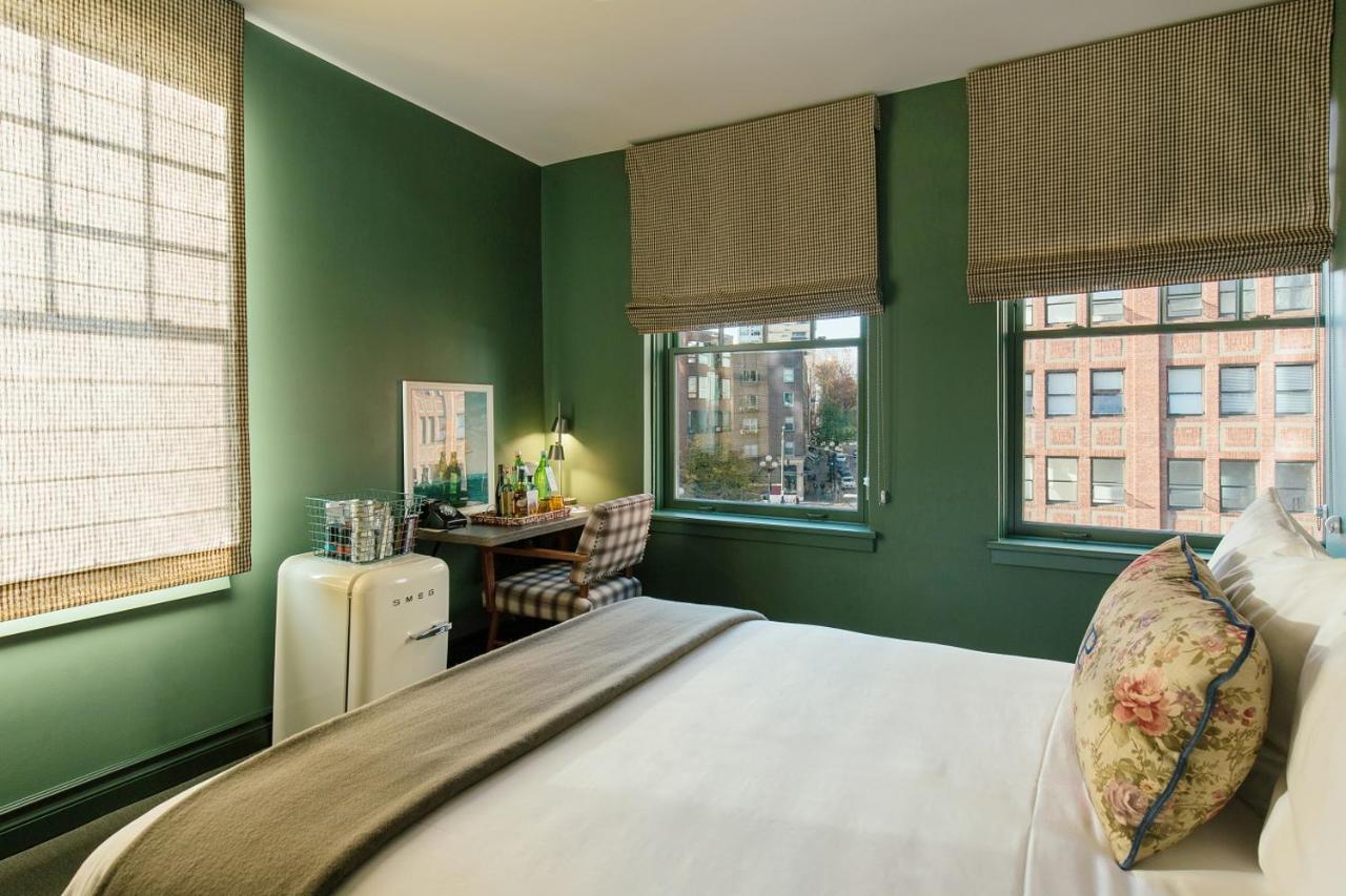 Deluxe Queen Room with View at Palihotel Seattle