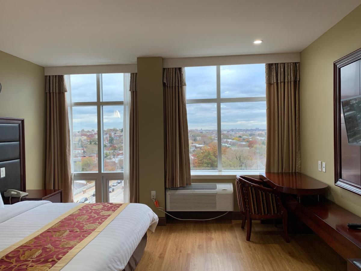 King Room with Kitchen at Queens Hotel