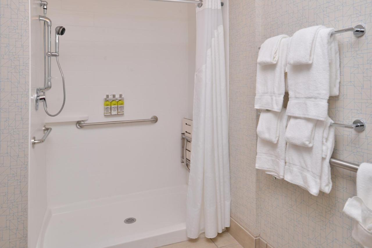 Queen Suite at Holiday Inn Express & Suites West Melbourne by IHG