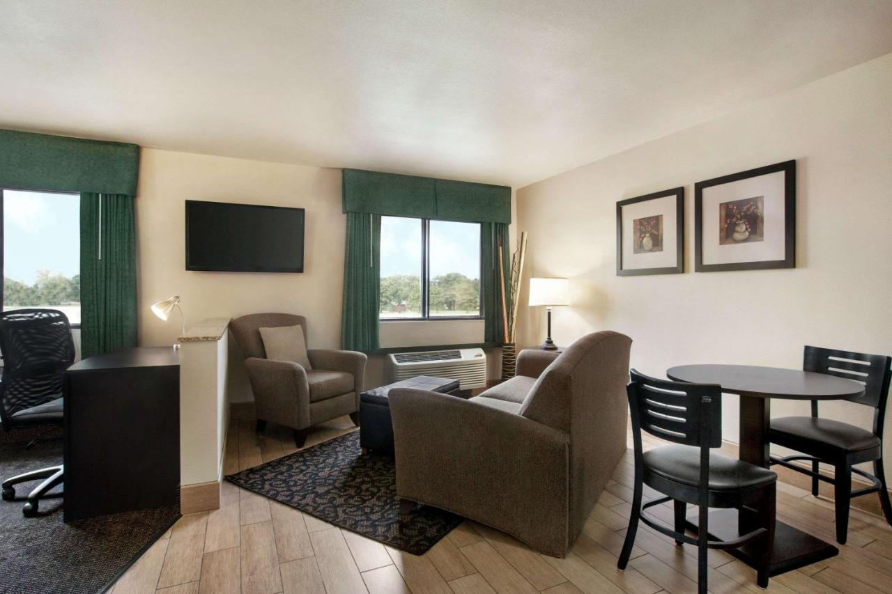 King Studio Suite - Non-Smoking at Travelodge by Wyndham Livonia