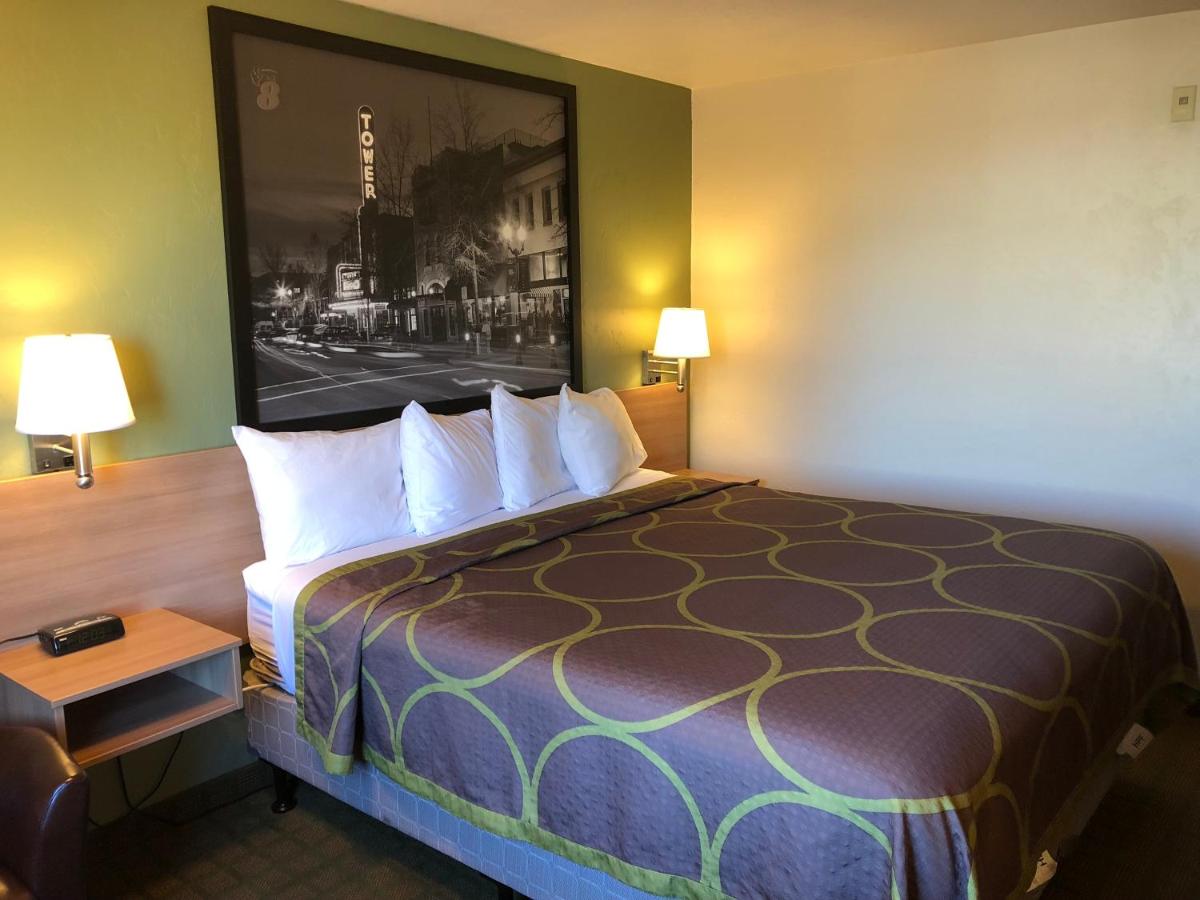 King Room - Non-Smoking at Super 8 by Wyndham Bend