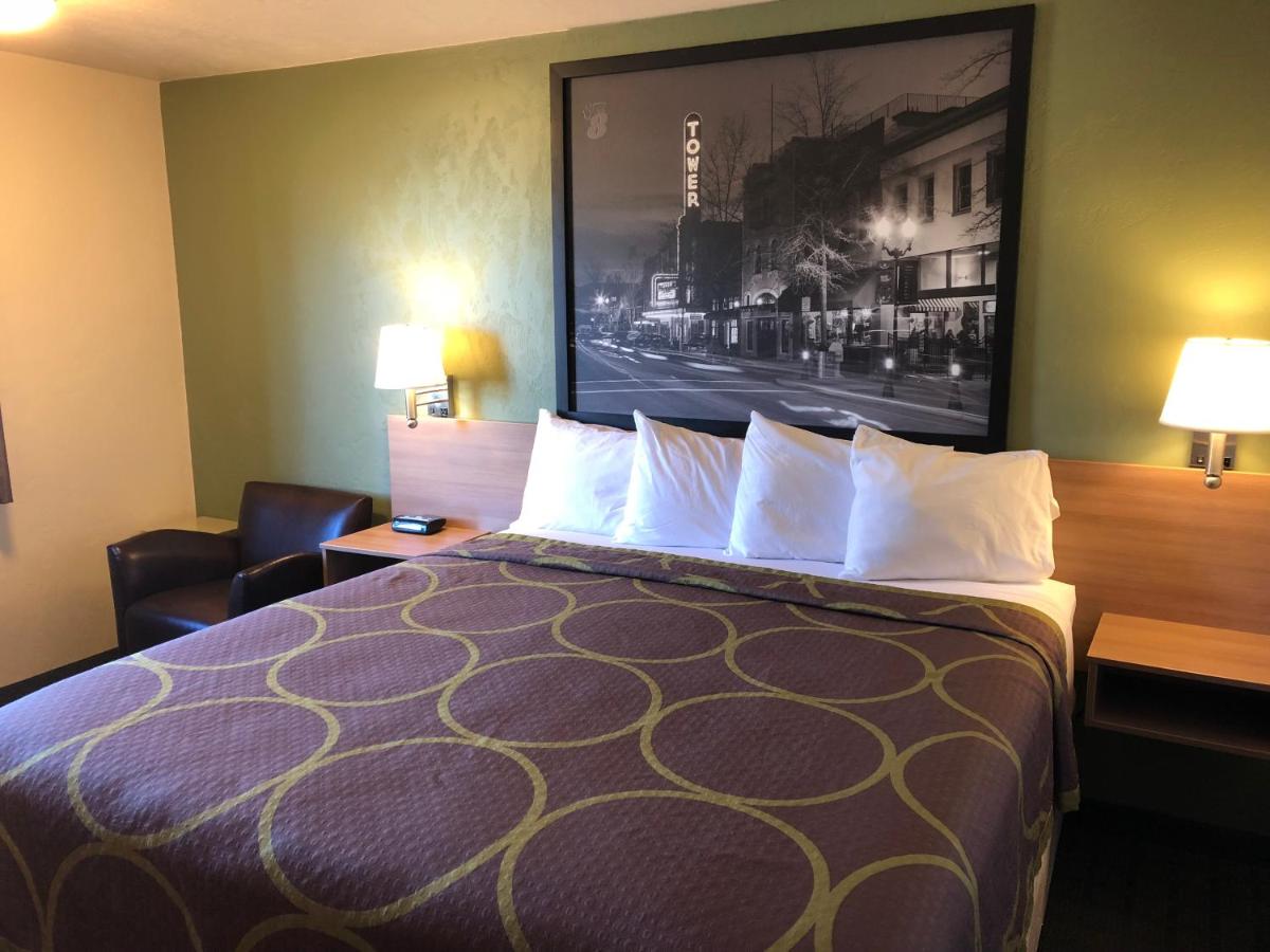 King Room - Non-Smoking at Super 8 by Wyndham Bend