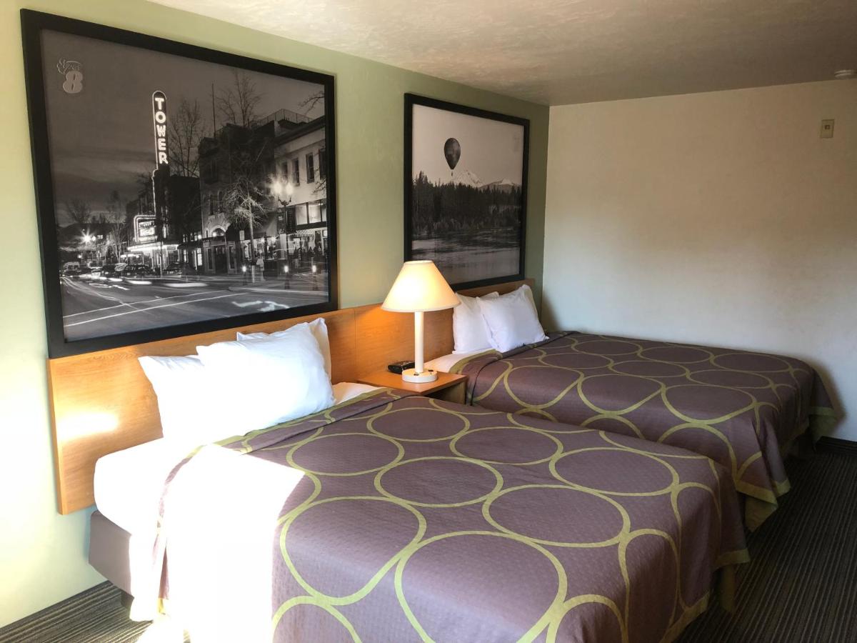 Queen Room with Two Queen Beds - Pet Friendly/Non-Smoking at Super 8 by Wyndham Bend