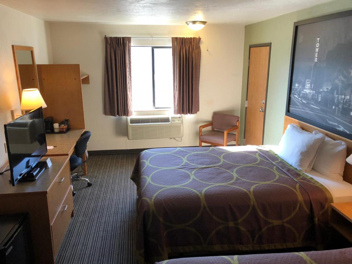 Queen Room with Two Queen Beds - Pet Friendly/Non-Smoking at Super 8 by Wyndham Bend