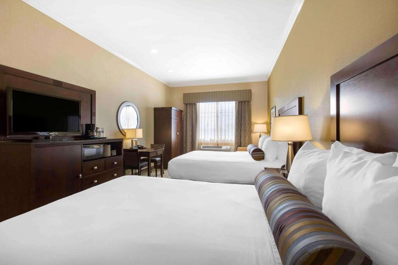 Queen Room with Two Queen Beds - Non-Smoking at The Oaks Hotel Paso Robles