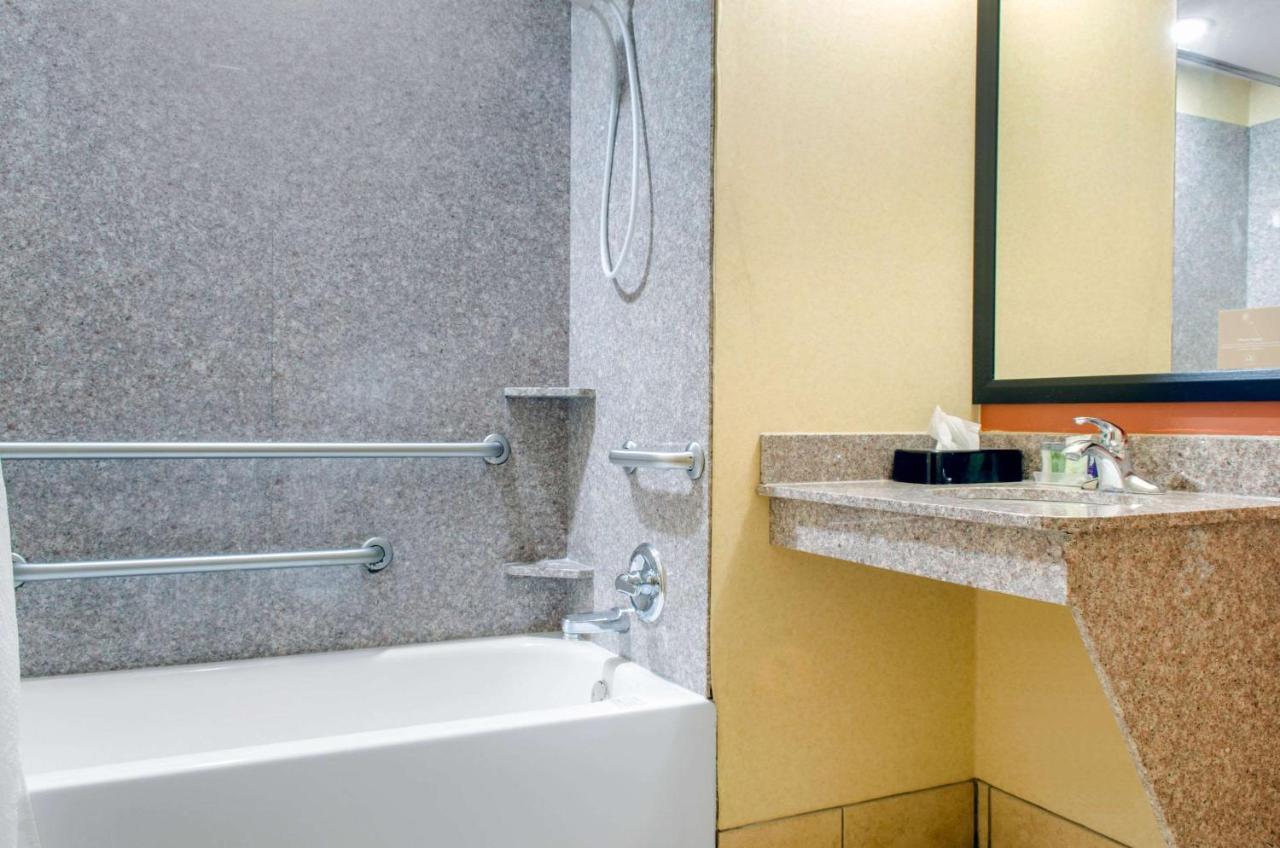 One-Bedroom King Suite with Sofa Bed - Non-Smoking at Spark by Hilton Montgomery EastChase