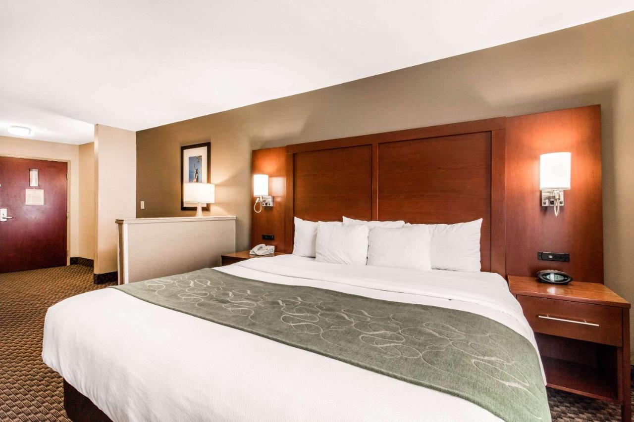 King Suite - Accessible/Non-Smoking at Comfort Suites Tuscaloosa near University