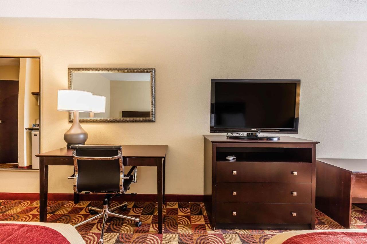 Queen Room with Two Queen Beds - Non-Smoking at Comfort Inn & Suites Jasper Hwy 78 West
