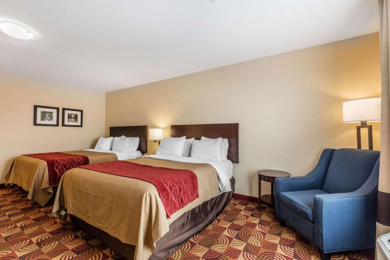 Queen Room with Two Queen Beds - Non-Smoking at Comfort Inn & Suites Jasper Hwy 78 West