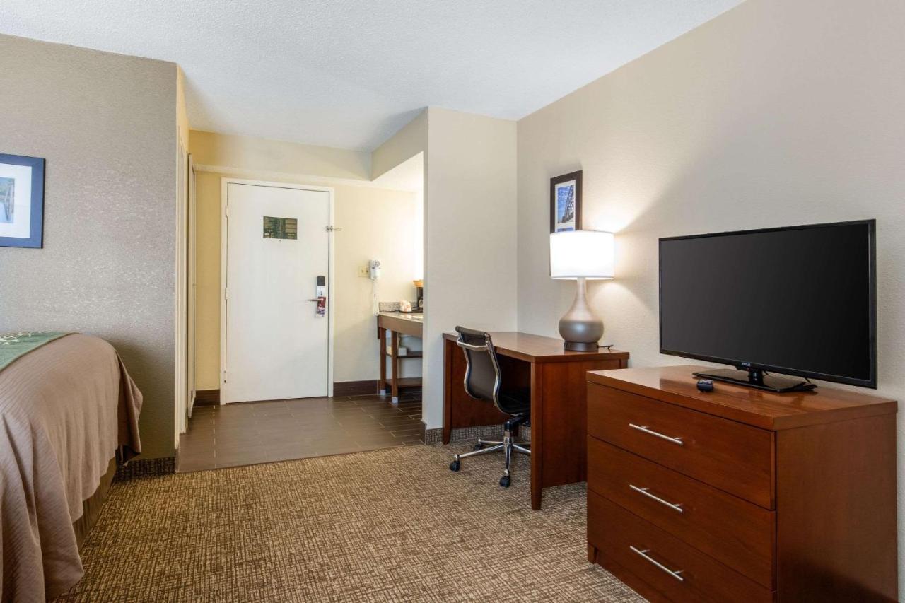 King Room - Accessible/Non-Smoking at Comfort Inn & Suites Little Rock Airport