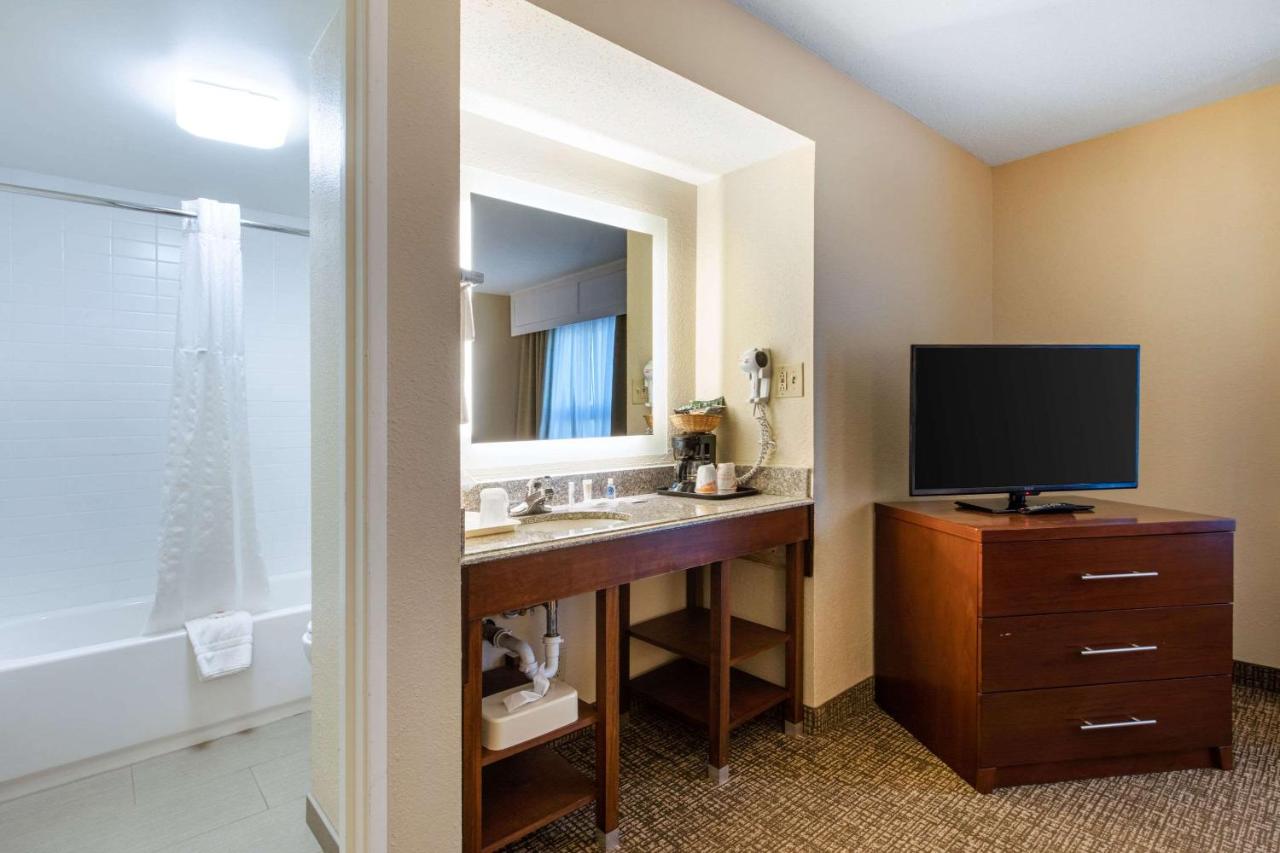King Room - Non-Smoking at Comfort Inn & Suites Little Rock Airport