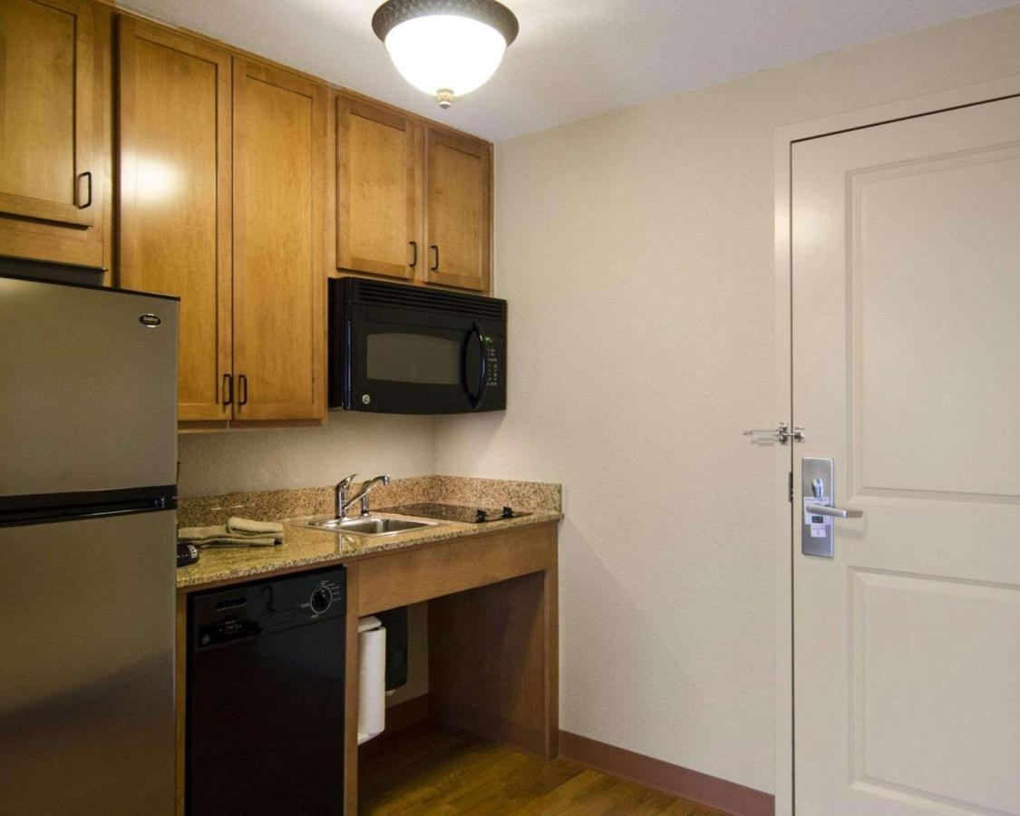 King Suite - Non-Smoking at Affordable Suites of America Rogers - Bentonville