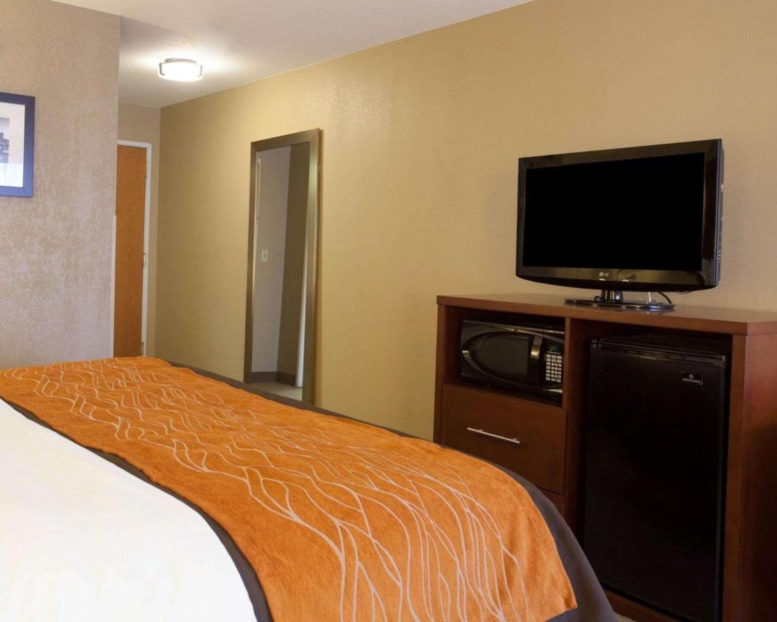 King Room - Accessible/Non-Smoking at Quality Inn & Suites I-40 East