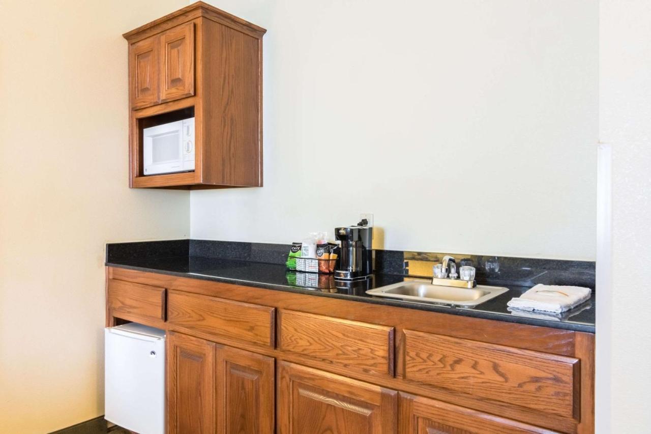 King Suite - Non-Smoking at Quality Inn & Suites
