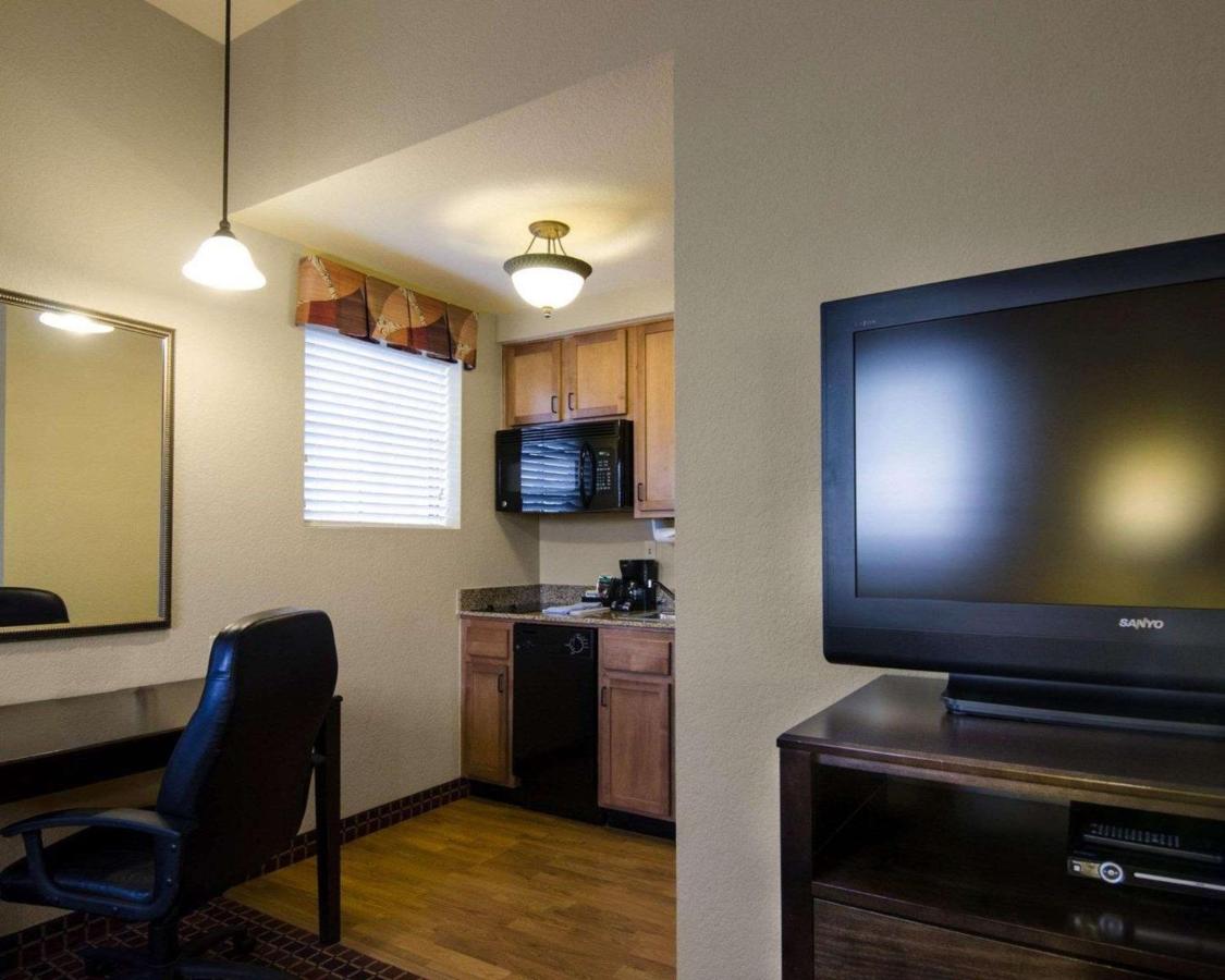 Queen Suite - Non-Smoking at Affordable Suites of America Rogers - Bentonville