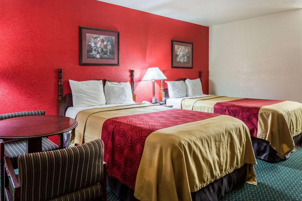 Double Room with Two Double Beds - Smoking at Econo Lodge Inn & Suites Flowood - Jackson Northeast