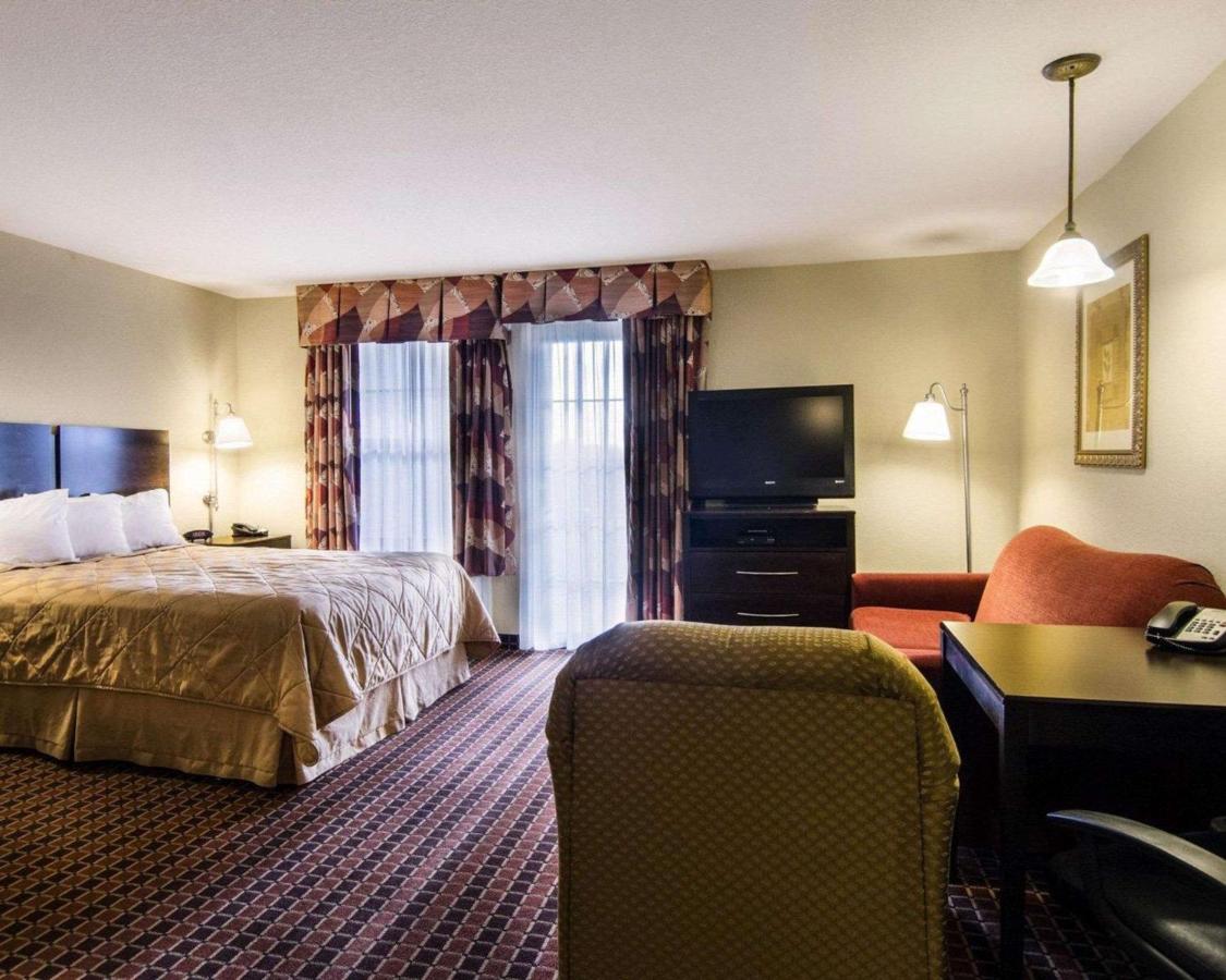 Queen Suite - Non-Smoking at Affordable Suites of America Rogers - Bentonville