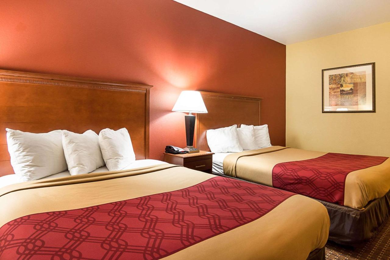 Queen Room with Two Queen Beds - Non-Smoking at Econo Lodge Inn & Suites Little Rock SW