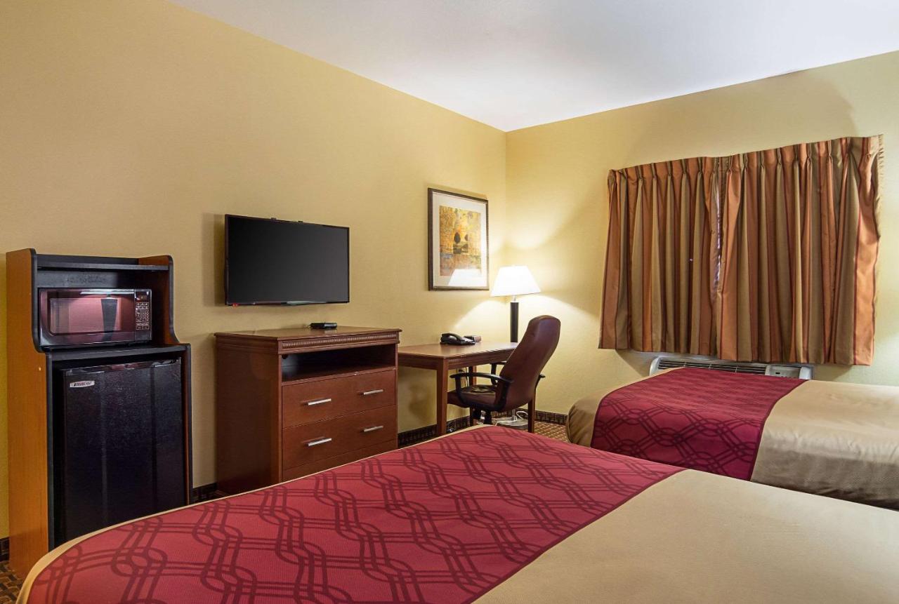 Queen Room with Two Queen Beds - Non-Smoking at Econo Lodge Inn & Suites Little Rock SW