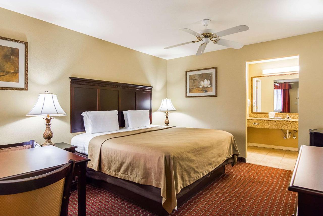King Room - Smoking  at Bryant Inn & Suites