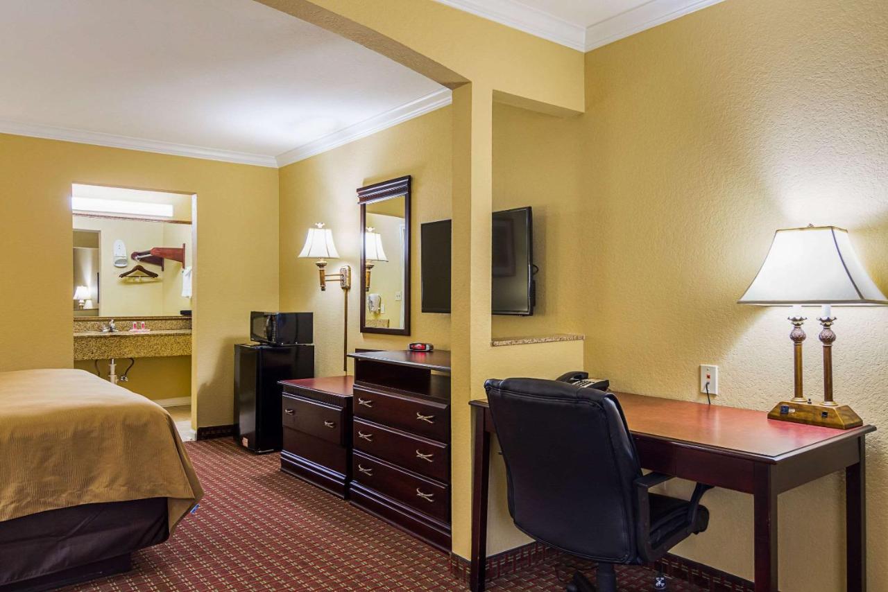 King Suite - Non-Smoking at Bryant Inn & Suites