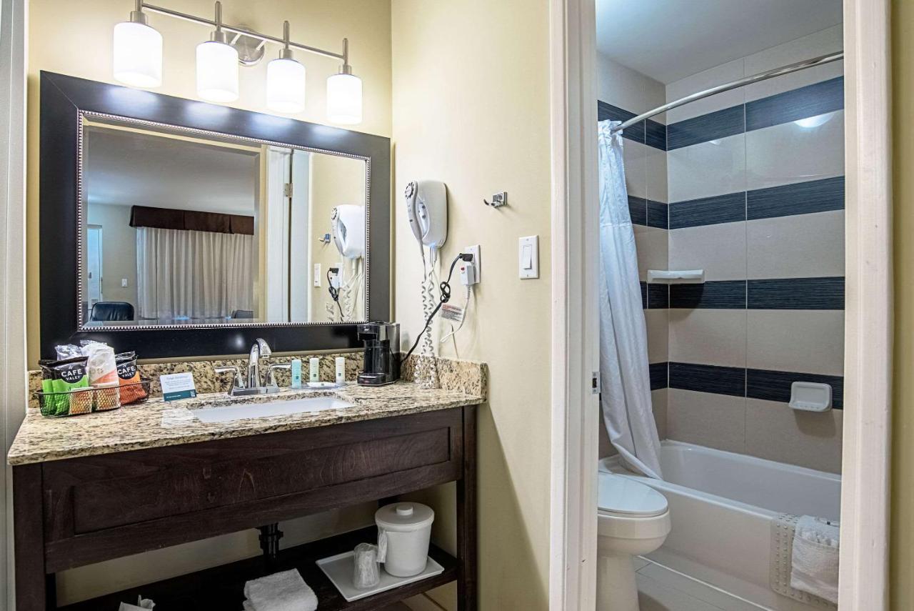 King Room - Non-Smoking at Quality Inn & Suites Phoenix NW - Sun City